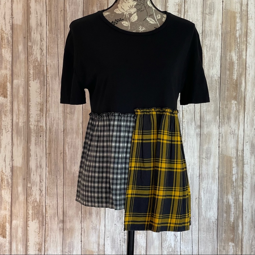 🌻PULL&BEAR🌻 Black Asymmetrical Top Size: M